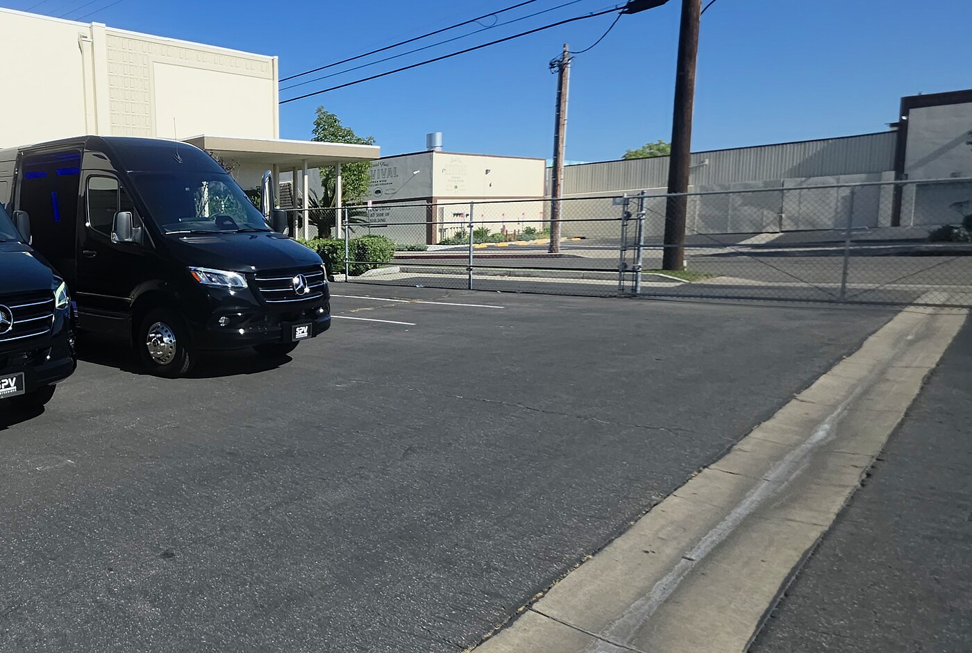 Luxury executive shuttle van for Chicago corporate and airport groups